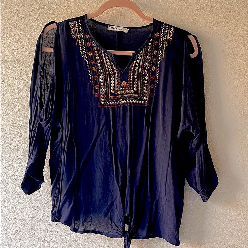 (3 for $19) Navy Embroidered Women's cold shoulder Top. Size M Europe